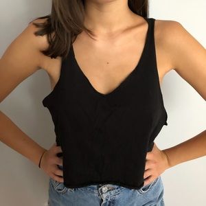 Black tank crop top🖤